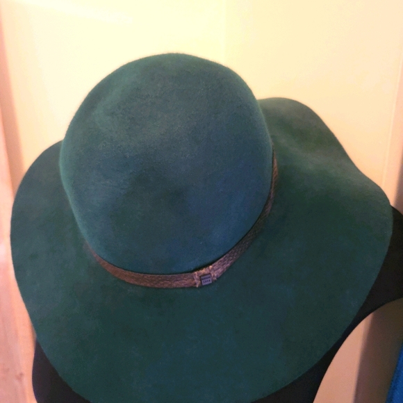 Floppy Hat - Picture 2 of 3